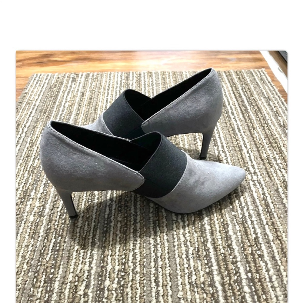 Calvin Klein Low Ankle Booties Dress Heels sz 7 Excellent Condition
